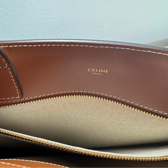 Celine
Vertical Cabas Tote Canvas with Leather - Picture 2 of 11